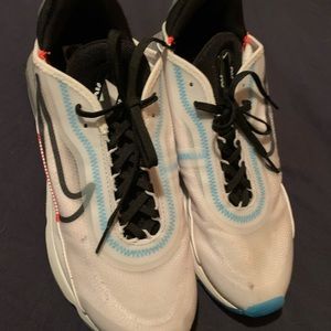 Men Nike 2090 size 9